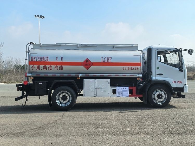 Dongfeng 11 M³ Oil And Fuel Tanker Truck best
