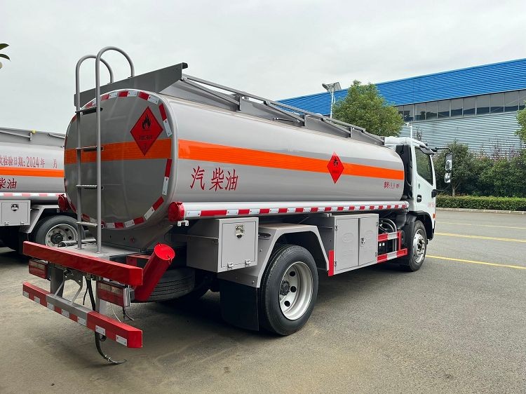 Dongfeng 12 M³ Oil Tanker Truck price