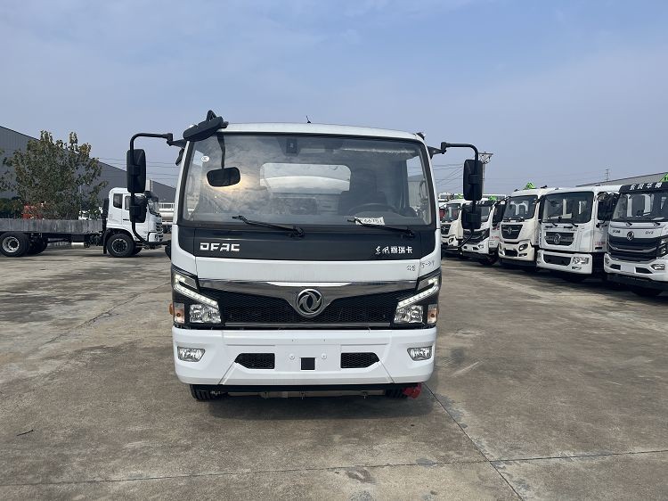 Dongfeng 8 M³ Fuel Tanker Truck factory