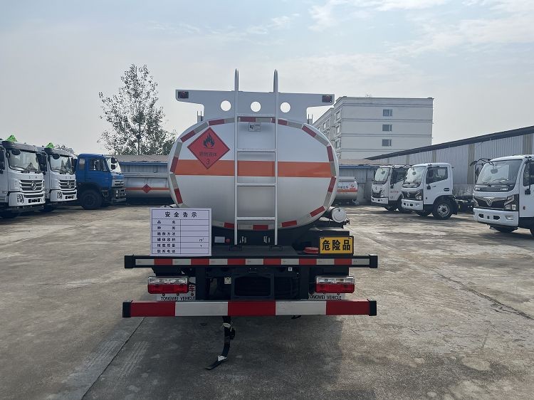 Dongfeng 8 M³ Fuel Tanker Truck high quality