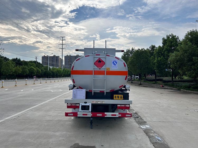 Dongfeng D7 8 M³ Fuel Tanker Truck price