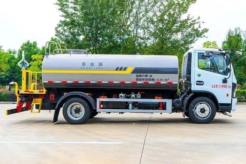 Dongfeng Dolica 9.3 M³ Water Transport Truck factory
