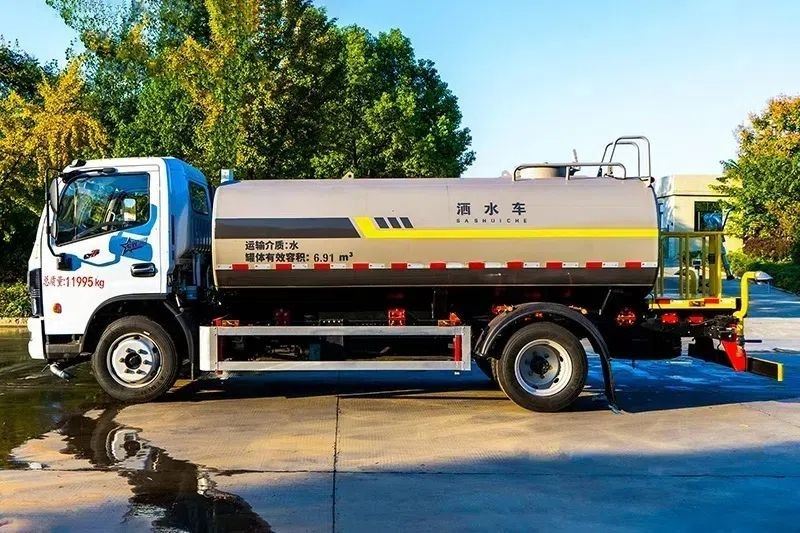 Dongfeng Dolica 9.3 M³ Water Transport Truck factory
