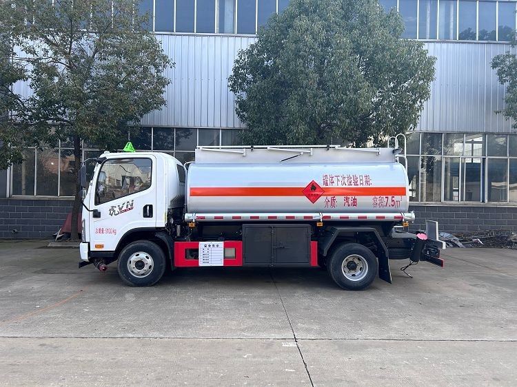 FAW 8 M³ Fuel Truck high quality