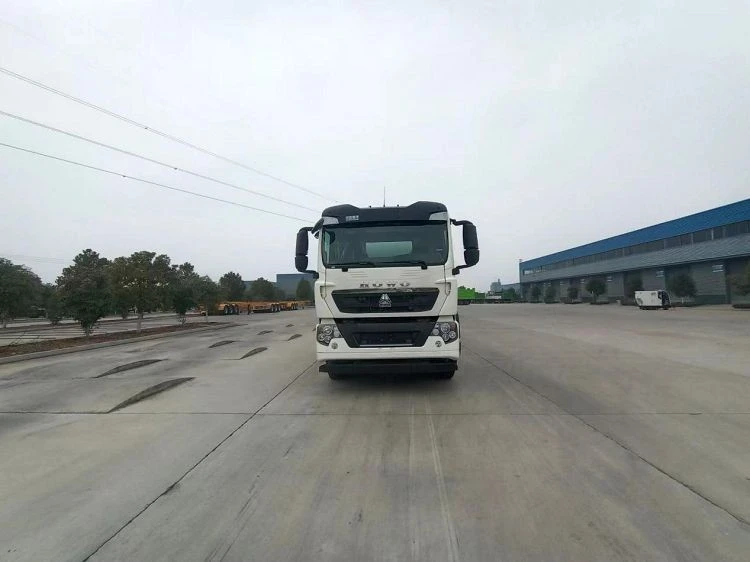HOWO 28 M³ Fuel Tanker Truck high quality