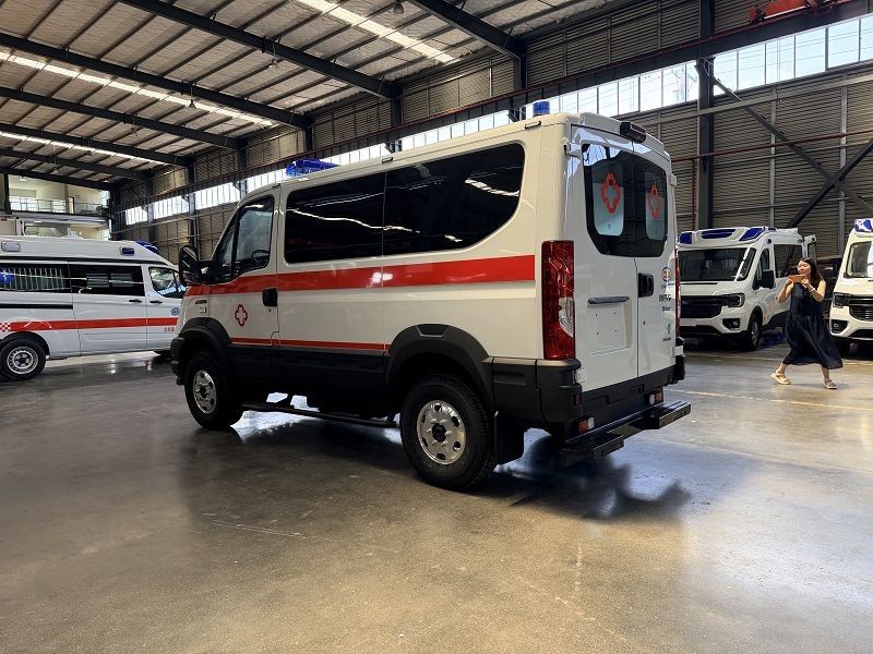 IVECO 4x4 Off-Road Ambulance Truck factory